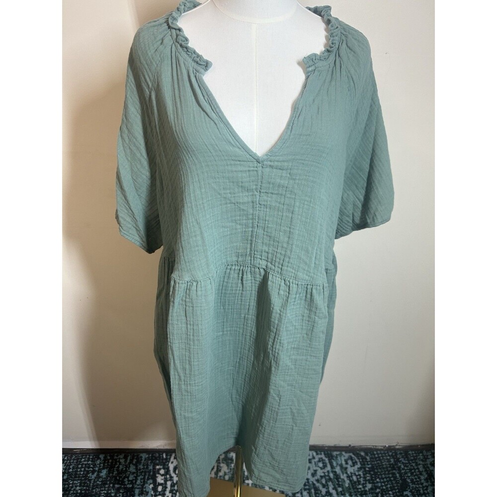 Old Navy Women's Smocked Top Plus 2X Green Length 40 Inches 301